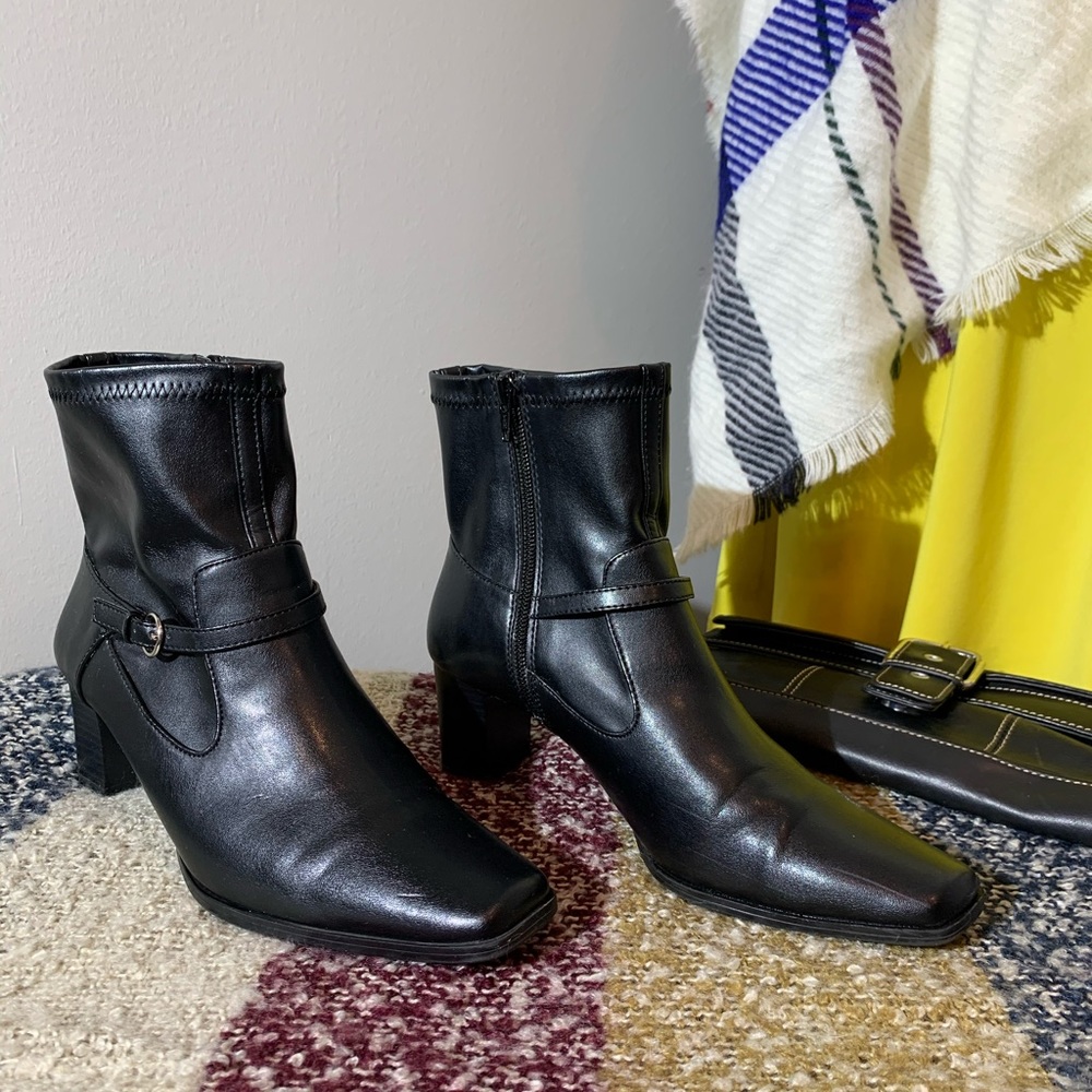 Black boots by Mootsies Tootsies.